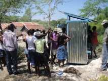 Gonaïves: un 1e bénéficiaire des toilettes écologique