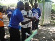 Une équipe de la Minustah et Terre des Jeunes Gonaïves a inauguré le projet des latrines écologique