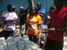 Une équipe de la Minustah et Terre des Jeunes Gonaïves a inauguré le projet des latrines écologique