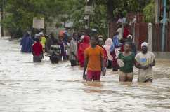 "À La Une" Climat instable, tempêtes mortelles, et Inondation